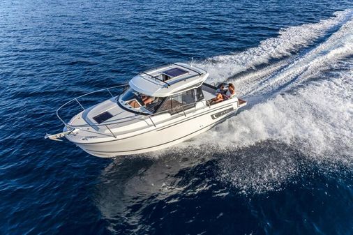 Jeanneau NC 795 S2 Weekender image