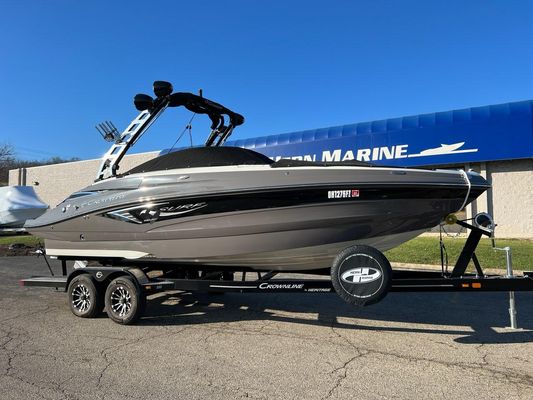 Crownline 255 SS SURF - main image