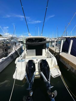 Boston Whaler 325 Conquest image