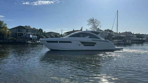 Cruisers Yachts 54 Cantius 