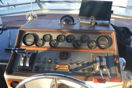 Chris-Craft 381 Catalina image