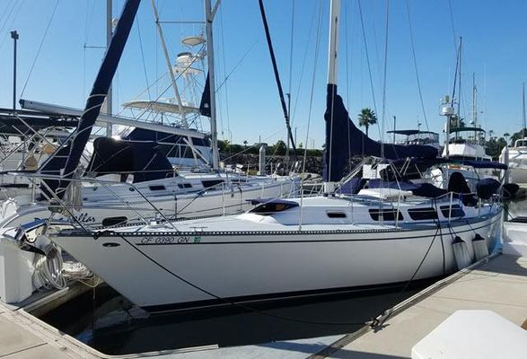 Catalina 38 - main image