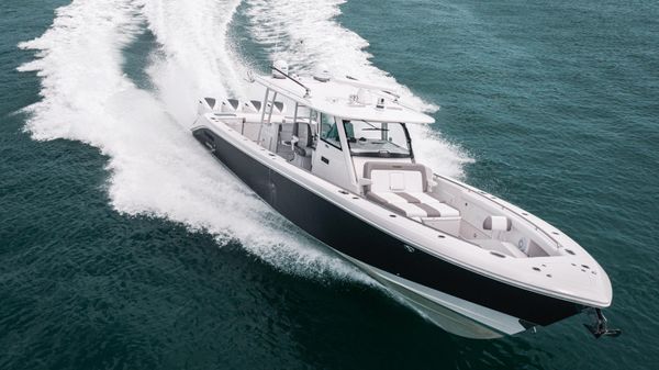 Everglades 435 Center Console