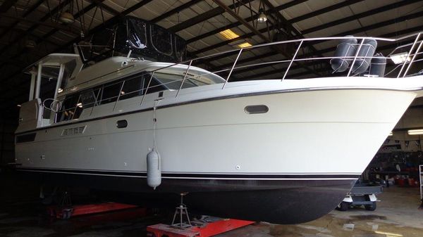 Carver 440 Aft Cabin Motor Yacht 