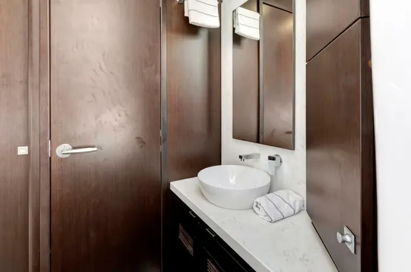 Jupiter 43 Center Console image