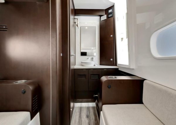 Jupiter 43 Center Console image