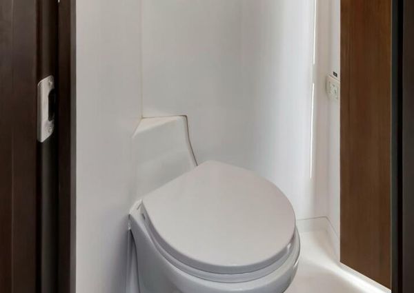 Jupiter 43 Center Console image