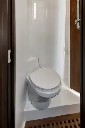 Jupiter 43 Center Console image