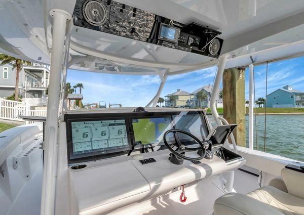 Jupiter 43 Center Console image