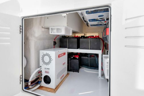 Jupiter 43 Center Console image