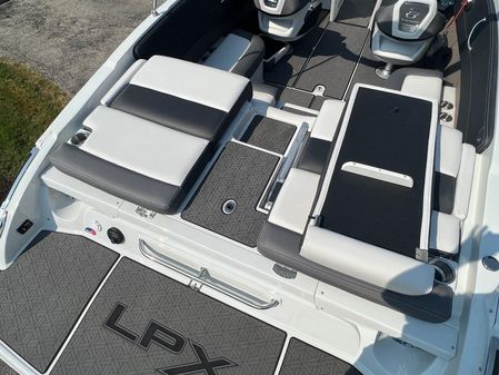 Crownline 240 SS image