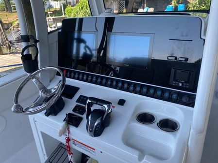 Sea Hunt Gamefish 30 Forward Seating image