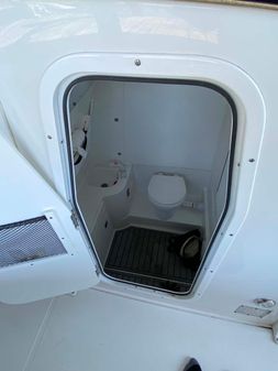 Sea Hunt Gamefish 30 Forward Seating image