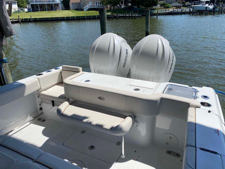 Sea Hunt Gamefish 30 Forward Seating image