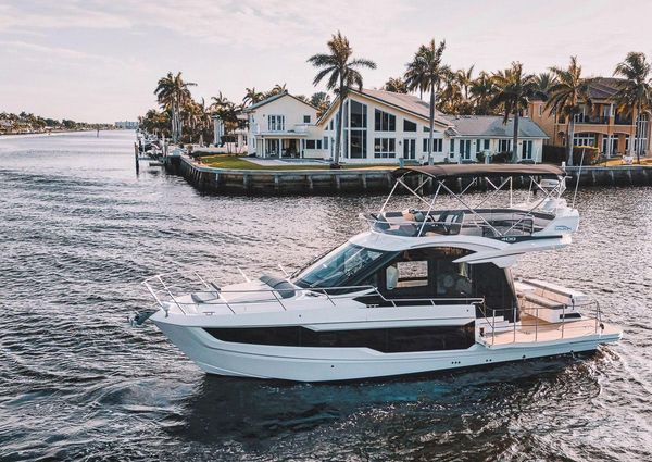 Galeon 400 Fly image