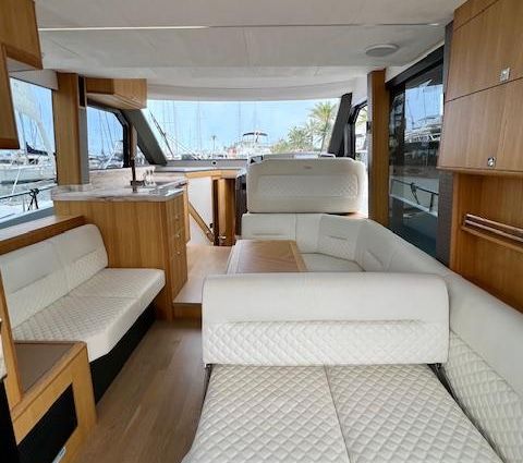 Galeon 400 Fly image