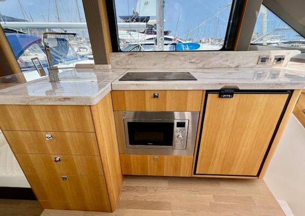 Galeon 400 Fly image