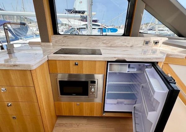 Galeon 400 Fly image