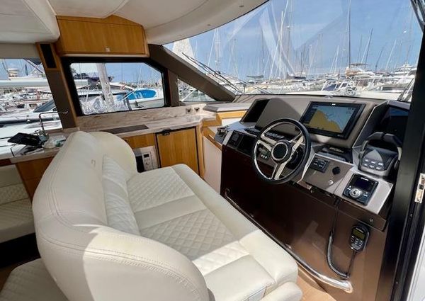 Galeon 400 Fly image