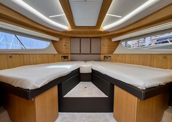 Galeon 400 Fly image