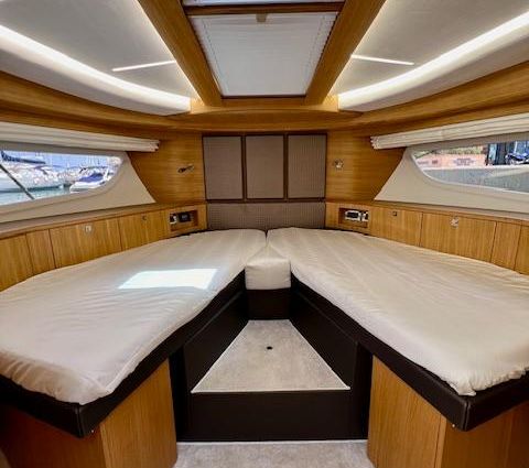 Galeon 400 Fly image