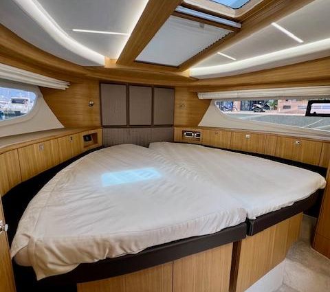 Galeon 400 Fly image