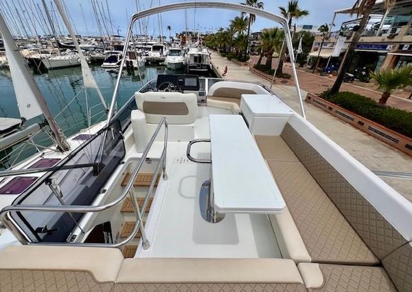 Galeon 400 Fly image