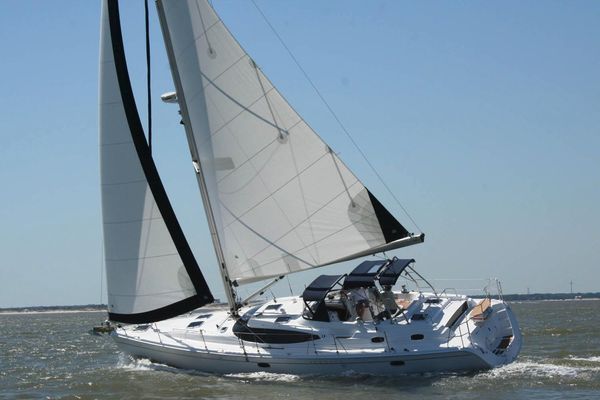 Marlow-Hunter 50 Center Cockpit - main image