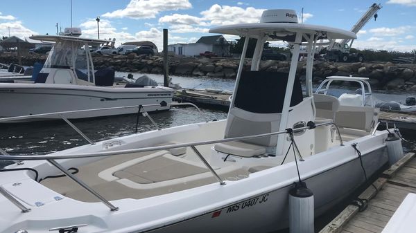 Boston Whaler 240 Dauntless