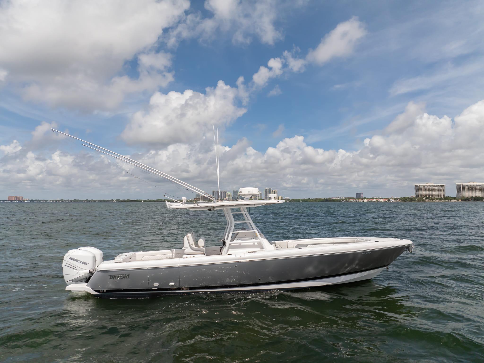 2019 Intrepid 327 center console