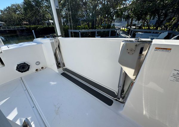 Boston Whaler 280 Dauntless image