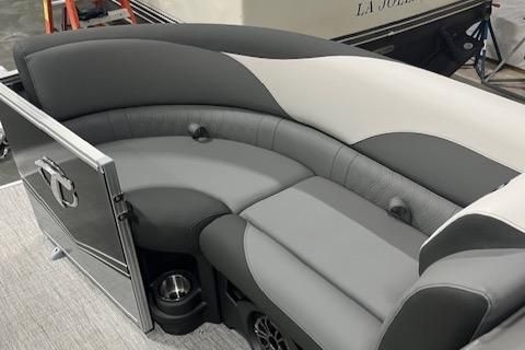 Tahoe-pontoon LTZ-CRUISE-REAR-BENCH image