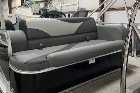 Tahoe-pontoon LTZ-CRUISE-REAR-BENCH image