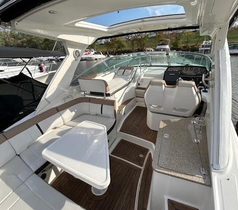 Sea Ray 350 Sundancer image