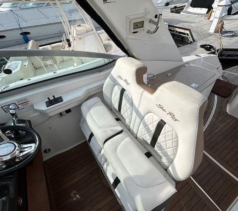 Sea Ray 350 Sundancer image