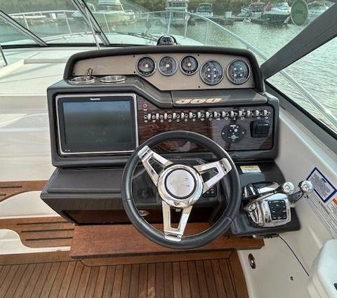 Sea Ray 350 Sundancer image