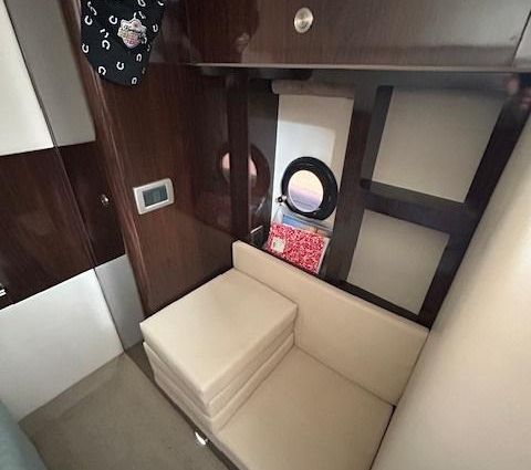 Sea Ray 350 Sundancer image