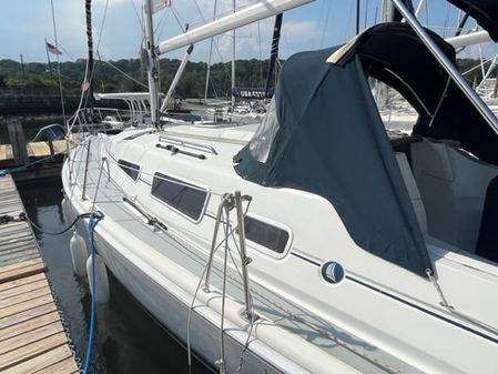 Hunter 33 image