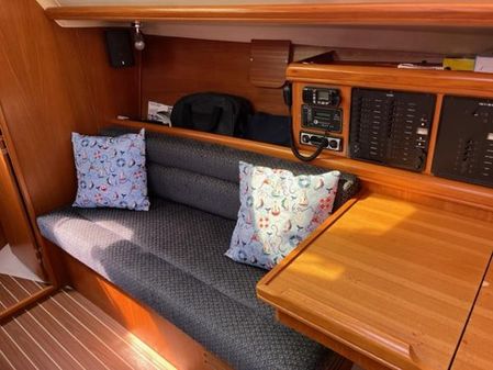 Hunter 33 image