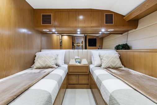 Hatteras 82 Convertible image