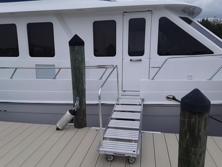 Offshore Yachts 62 Flushdeck image