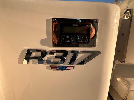 Robalo R317-DUAL-CONSOLE image