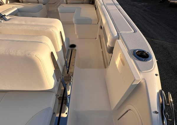 Robalo R317-DUAL-CONSOLE image