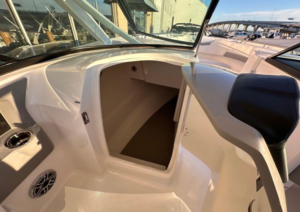 Robalo R317-DUAL-CONSOLE image