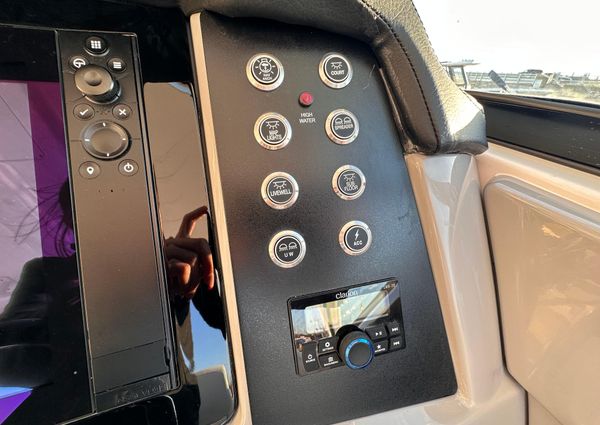 Robalo R317-DUAL-CONSOLE image