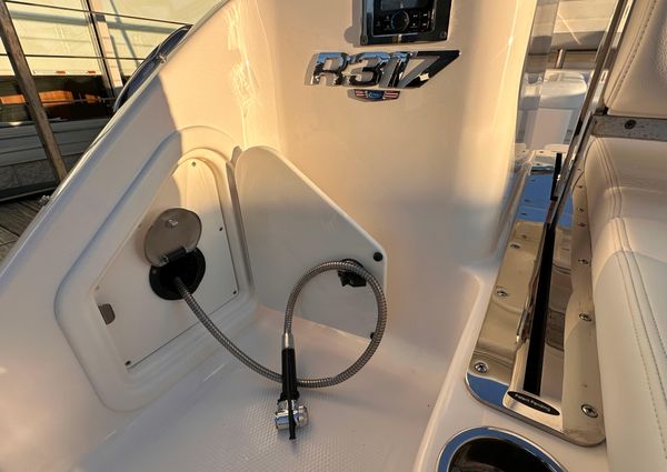 Robalo R317-DUAL-CONSOLE image