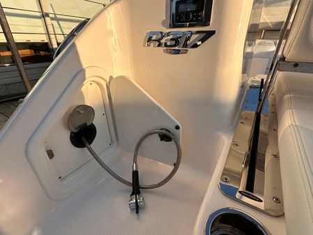 Robalo R317-DUAL-CONSOLE image