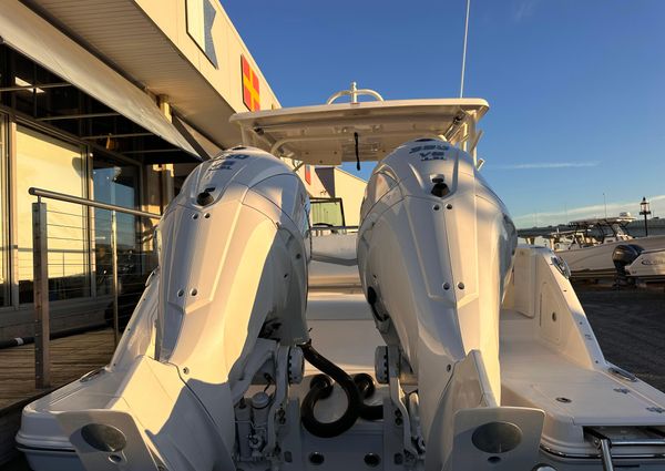 Robalo R317-DUAL-CONSOLE image