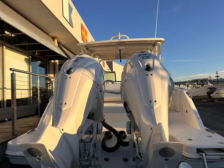 Robalo R317-DUAL-CONSOLE image