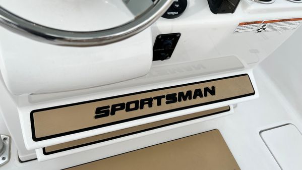 Sportsman Open 252 Center Console image